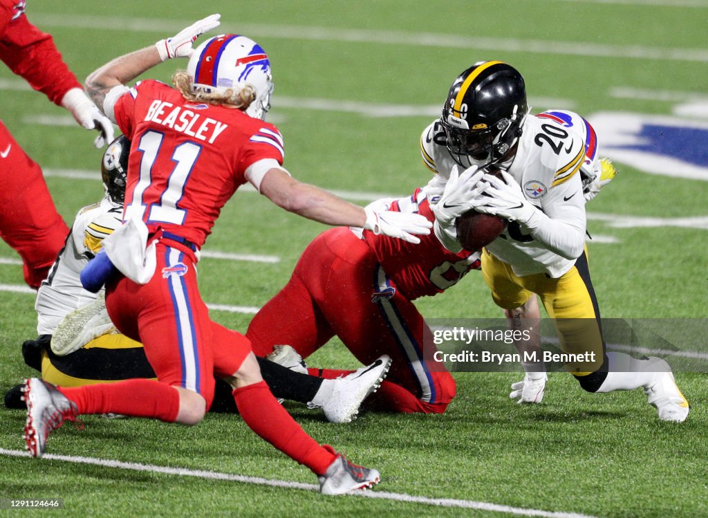 Pittsburgh Steelers v Buffalo Bills