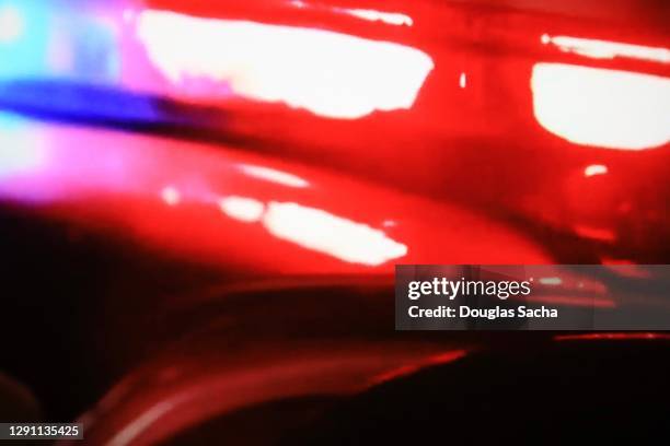 patrol car flashing lights for emergency - police lights - fotografias e filmes do acervo