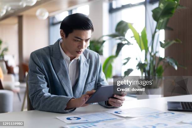 businessman wokring on digital tablet - wokring out stock pictures, royalty-free photos & images