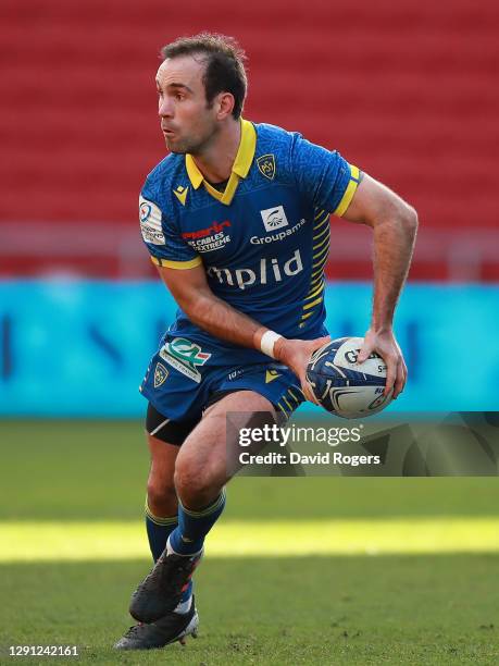 Morgan Parra of Clermont Auvergne runs with the ball during the Heineken Champions Cup Pool 2 match between Bristol Bears and ASM Clermont Auvergne...