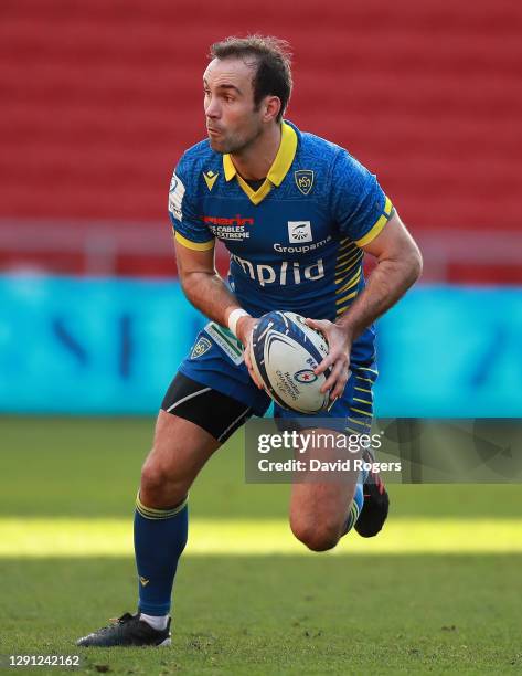 Morgan Parra of Clermont Auvergne runs with the ball during the Heineken Champions Cup Pool 2 match between Bristol Bears and ASM Clermont Auvergne...