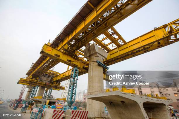 the metro system being expanded in calcutta, india, - kolkata photos et images de collection