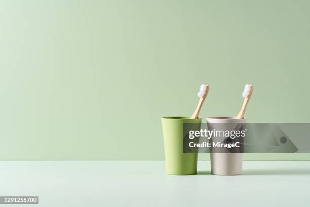 bamboo wood toothbrush with biodegradable cup - toothbrush stock-fotos und bilder