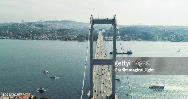 ponte sul bosforo di istanbul, 15 luglio ponte dei martiri dalla vista aerea di sky. istanbul turkiye. - contemporary istanbul foto e immagini stock
