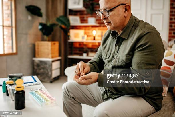 taking a pill at home - diabetes pills imagens e fotografias de stock