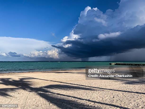 storm is coming from the sea - santo domingo dominikanische republik stock-fotos und bilder