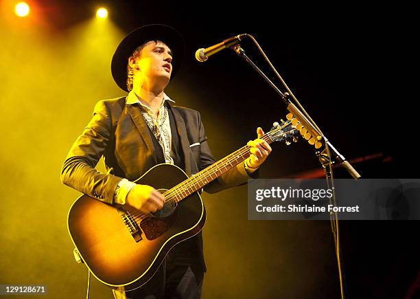 Pete Doherty performs at Manchester Academy on May 18, 2011 in Manchester, England.