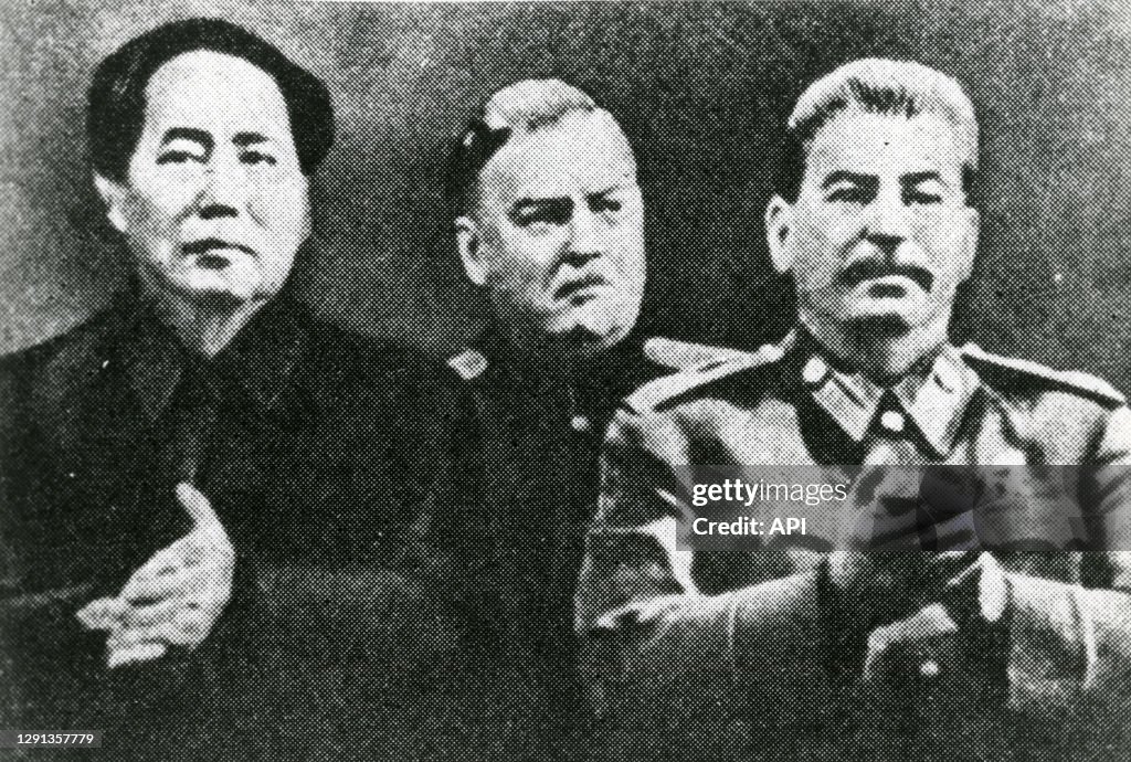 Mao Zedong, Nikolaï Boulganine et Joseph Staline en 1950