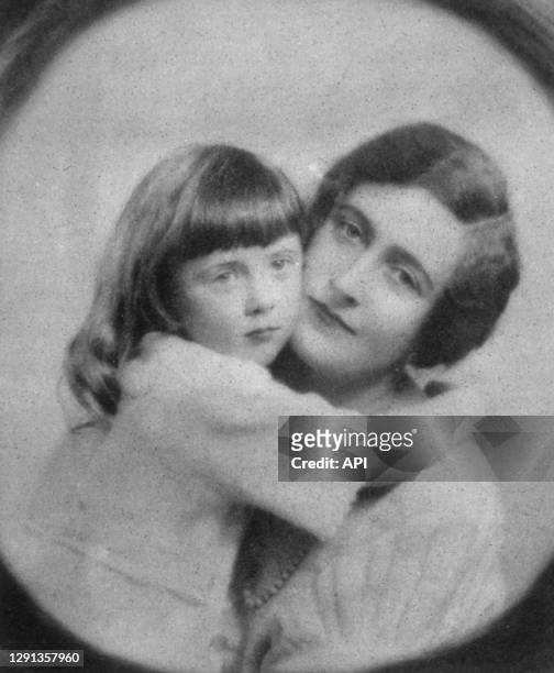 La romancière britannique Agatha Christie avec sa fille, en 1924.