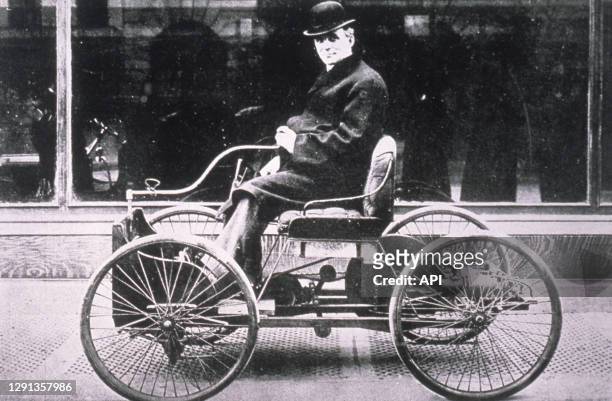 Industriel américain Henry Ford sur sa 'Ford Quadricycle', le 4 juin 1896, Etats-Unis.
