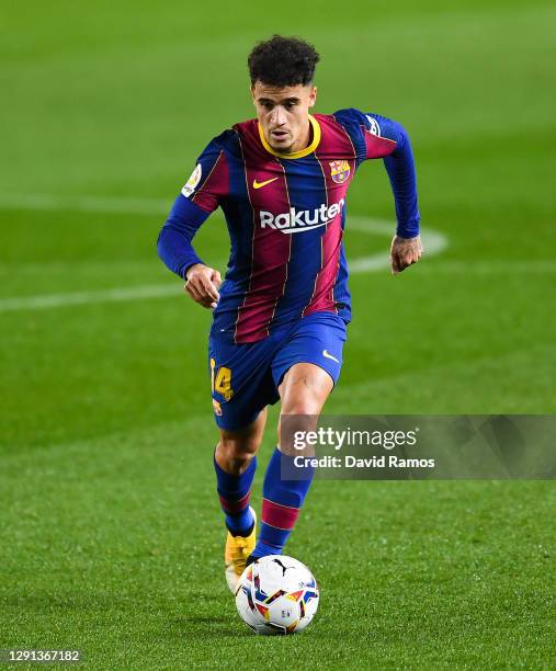 Philippe Coutinho of FC Barcelona runs with the ball during the La Liga Santander match between FC Barcelona and Levante UD at Camp Nou on December...