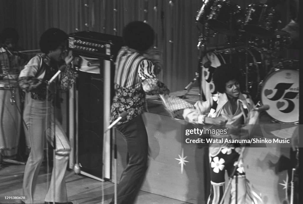 The Jackson 5 Perform On Stage At The 1972 Royal Variety Performance the-jackson-5-perform-on-stage-at-the-1972-royal-variety-performance
