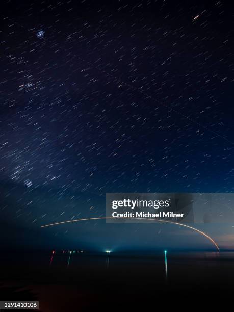 rocket launch with night sky - 2020 kick off stock pictures, royalty-free photos & images