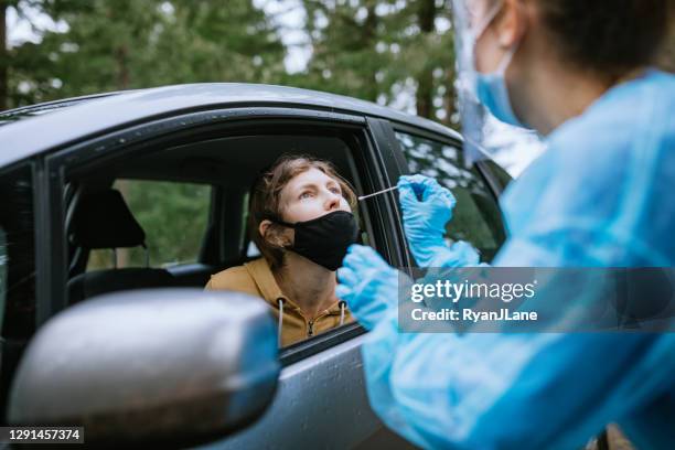 healthcare worker at drive up testing center - drive through test stock pictures, royalty-free photos & images