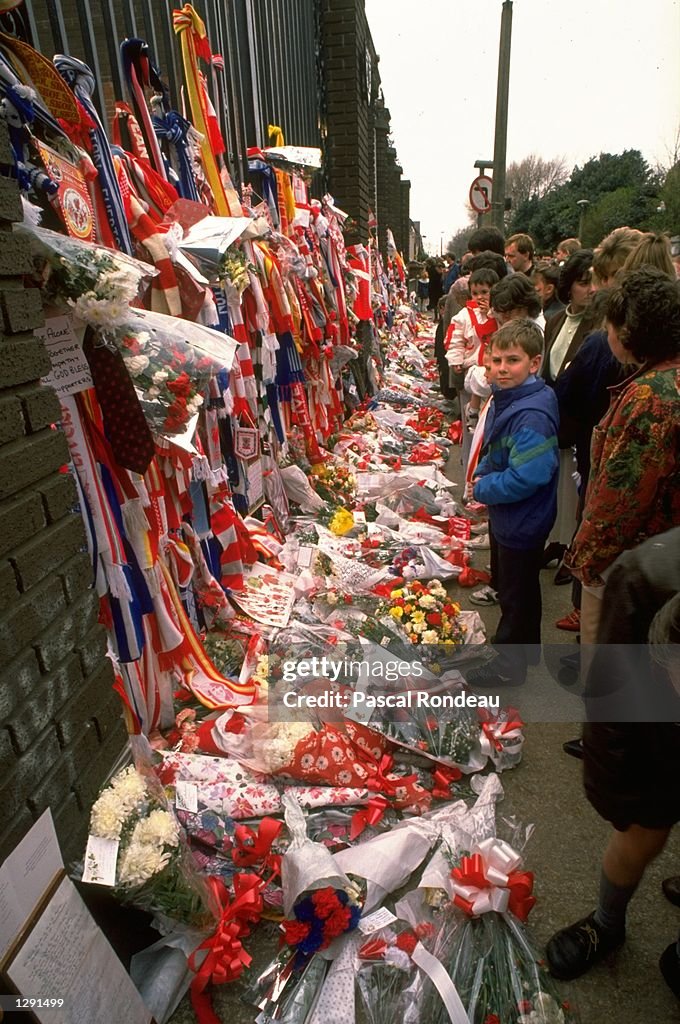 Fans pay tribute