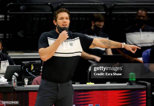 Sacramento Kings head coach Luke Walton talks to his team during their game against the Golden State Warriors at Golden 1 Center on December 15, 2020...