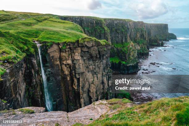 cliffs of moher in ireland - clare stock pictures, royalty-free photos & images