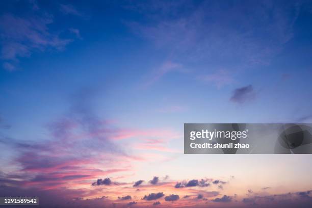 full frame shot of sky at sunset - cumulus stockfoto's en -beelden