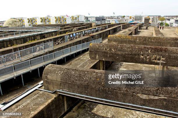 Terrasse de béton servant de base sous marine pour protéger les sous marins allemands lors de la seconde guerre mondiale, Saint-Nazaire, 17 avril...