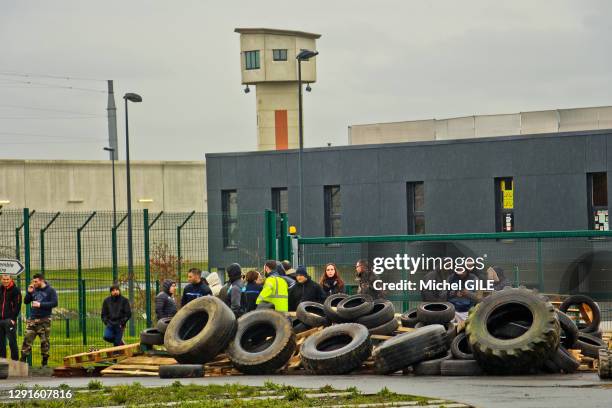 Manifestation et blocage de l'entrée du centre pénitencier par le personnel de la maison d'arrêt de Condé-sur-Sarthe, 6 Mars 2019, France.