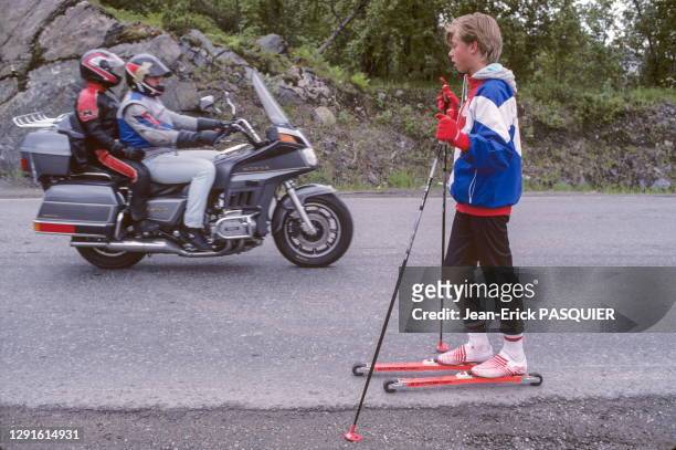 Entrainement d'été d'un jeune garçon pour le ski de fond, juillet 1989, Harstad, Norvège