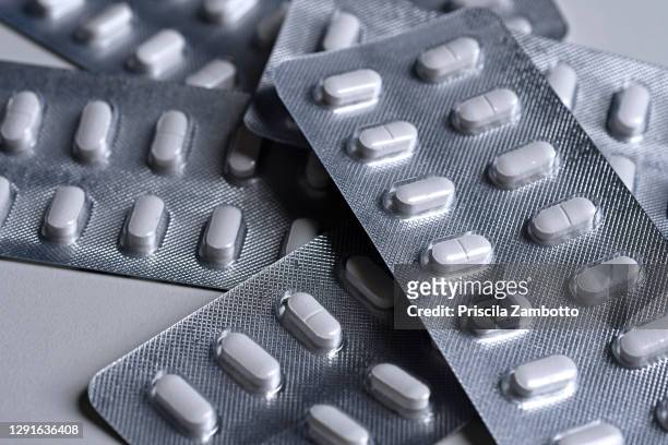 medicine packs - antibiotic stock-fotos und bilder