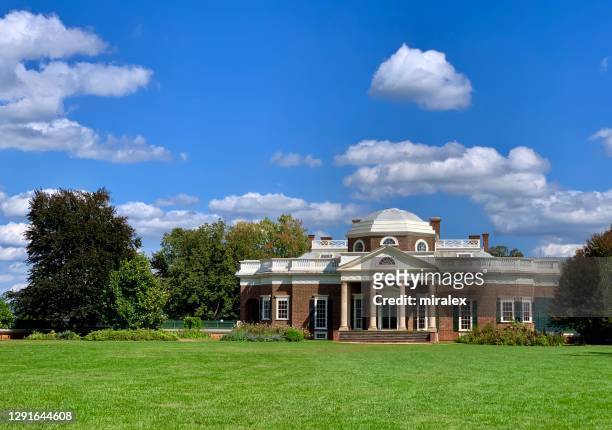 western facade of thomas jefferson's house in monticello, virginia, usa - thomas jefferson monticello stock pictures, royalty-free photos & images