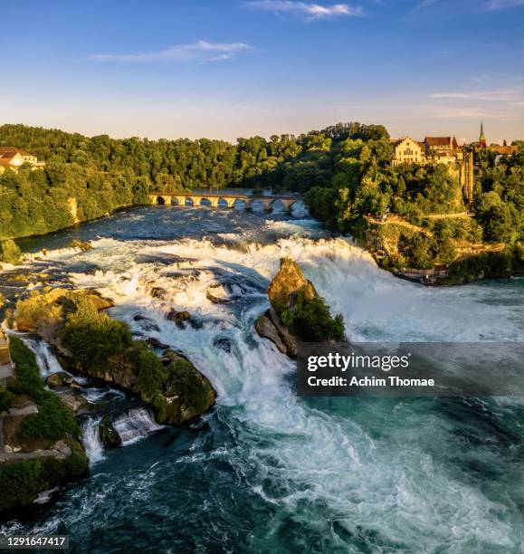 rhine falls (rheinfall) waterfalls, schaffhausen, switzerland, europe - rheinfall von schaffhausen stock pictures, royalty-free photos & images