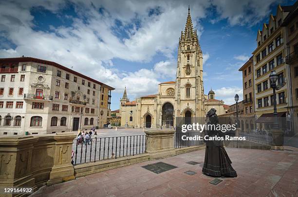 cathedral and statue of woman in oviedo - oviedo fotografías e imágenes de stock