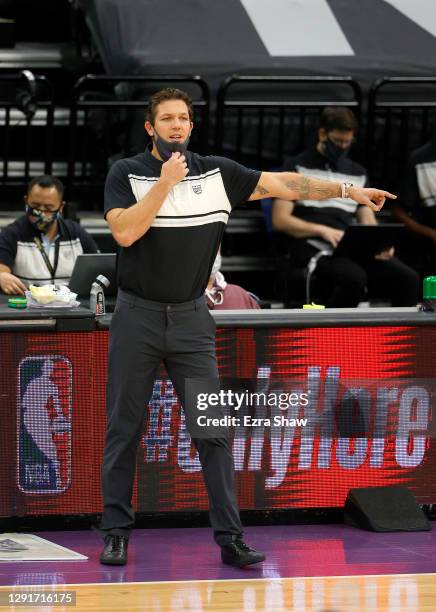 Sacramento Kings head coach Luke Walton talks to his team during their game against the Golden State Warriors at Golden 1 Center on December 15, 2020...