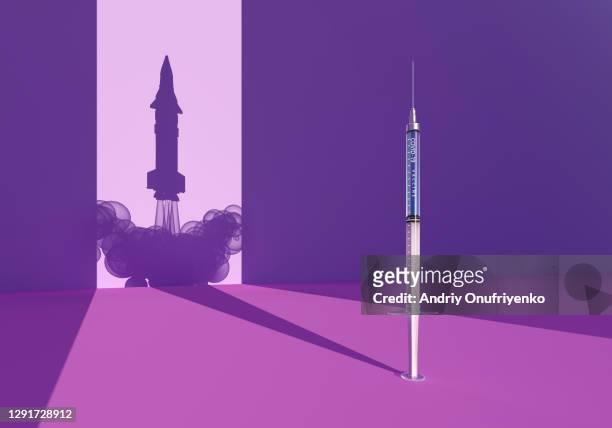 covid-19 vaccine syringe/rocket silhouette - cohete despegue fotografías e imágenes de stock