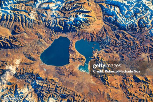 beauty of planet earth, the iss flies over the tibet region - satellite view photos et images de collection