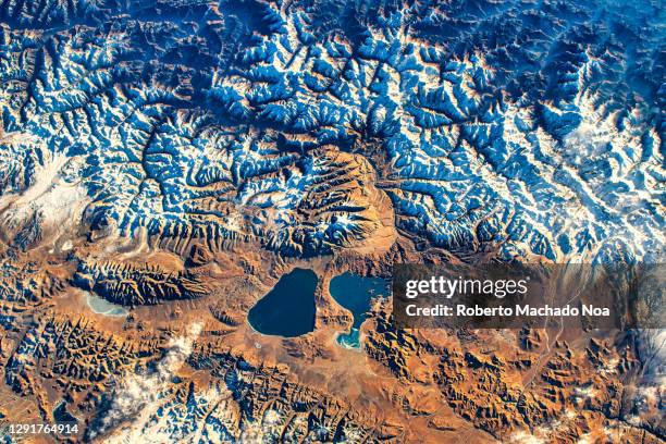 beauty of planet earth, the iss flies over the tibet region - estación espacial internacional fotografías e imágenes de stock