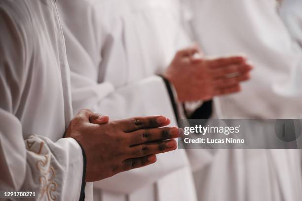 priests praying - 天主教 個照片及圖片檔