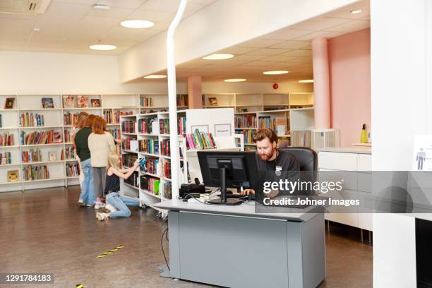 Librarian Using Computer Librarian Computer Photos and Premium High Res Pictures - Getty Images