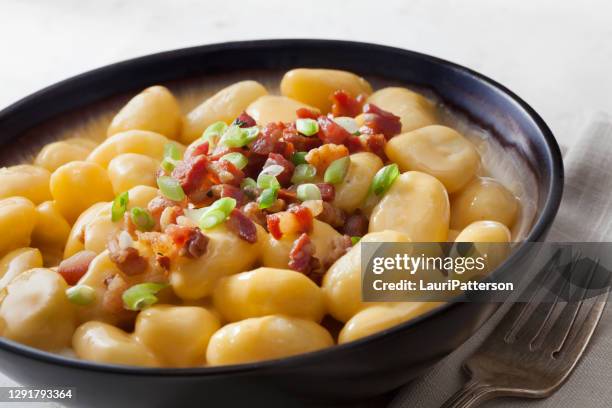 gnocchi mac and cheese with crispy bacon and green onions - cheese sauce stock pictures, royalty-free photos & images