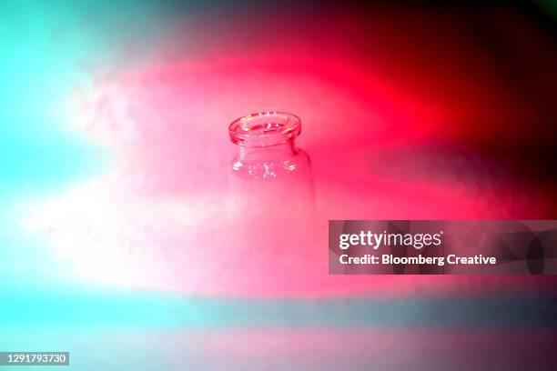 medical vaccine vial - immunology stock pictures, royalty-free photos & images