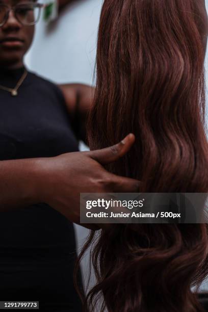 adult guyanese woman with glasses preparing a hair weave,temanggung,indonesia - weaving - fotografias e filmes do acervo