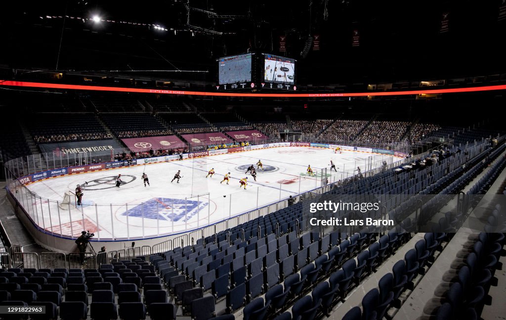 Koelner Haie v DEG - Deutsche Eishockey Liga