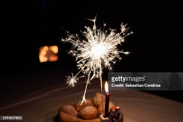 sparkler, new year's star, in the background table with goodies. - new year new you 2019 stock-fotos und bilder