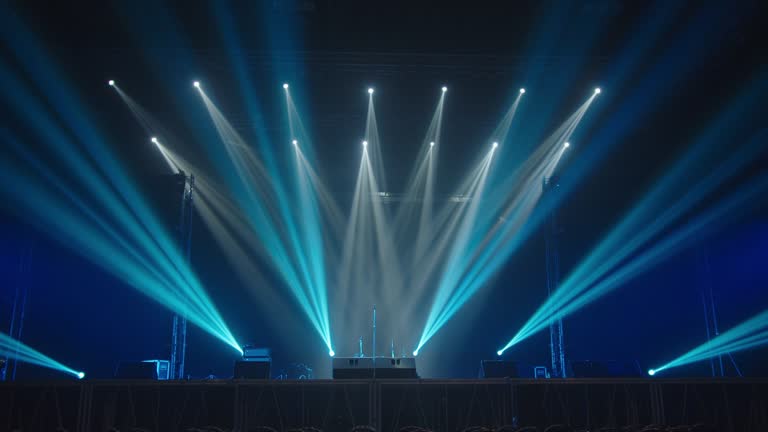 https://media.gettyimages.com/id/1291877474/video/concert-stage-light-effect.jpg?b=1&s=640x640&k=20&c=SSpAcW5MUPkuFzsbw9HrKmuvkY88bnsEPE-aCSDz1CE=