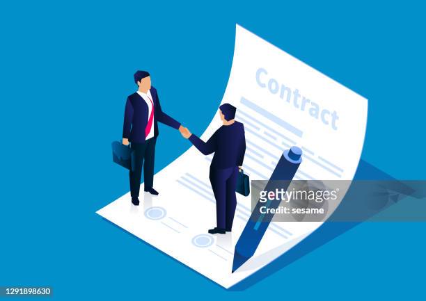 stockillustraties, clipart, cartoons en iconen met twee zakenlieden die handen schudden om een overeenkomst te bereiken en met succes het contract, het concept bedrijfssamenwerking te ondertekenen - promise
