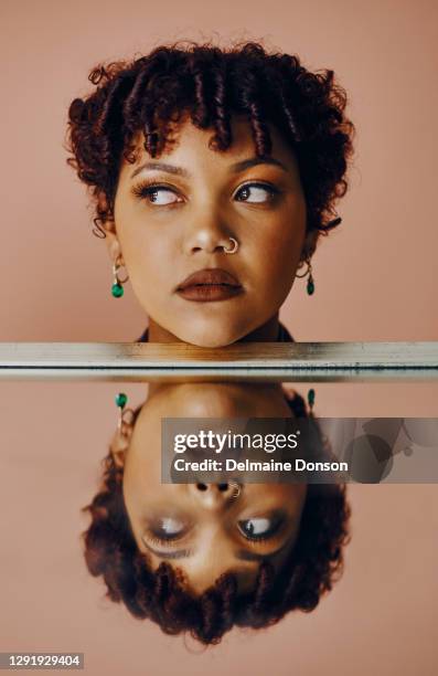 be true to yourself! - symmetry imagens e fotografias de stock