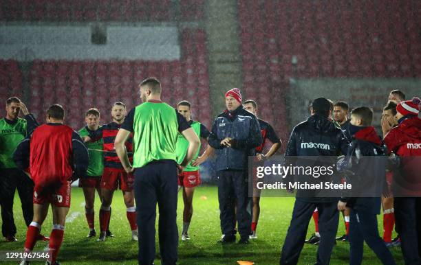Scarlets coach Glenn Delaney tells his players the Heineken Champions Pool 1 match between Scarlets and Toulon is called off due to Covid concerns at...