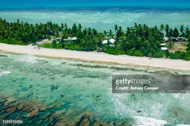 funafuti atoll tuvalu from the air. - tuvalu - fotografias e filmes do acervo