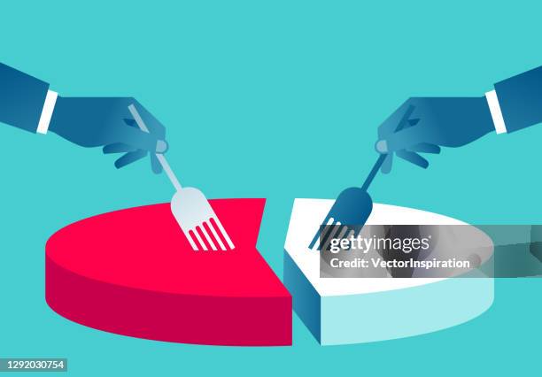 stockillustraties, clipart, cartoons en iconen met twee handen die vork houden om cirkelgrafiek, concept bedrijfswinst te verdelen - gelijkheid