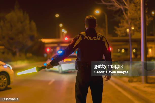 police control of vehicle due to the pandemic - poder fotografías e imágenes de stock