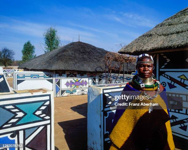ndebele village, south africa - ndebele house stock pictures, royalty-free photos & images