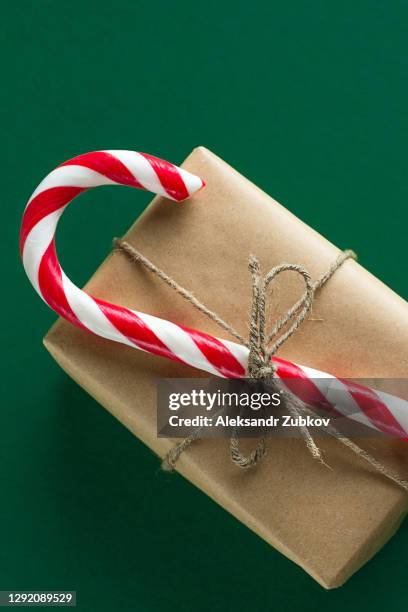 Gift Red Rope Red Rope Green Background Photos and Premium High Res Pictures - Getty ...