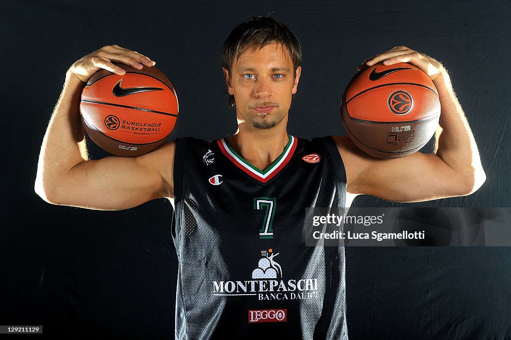 Montepaschi Siena - 2011/12 Turkish Airlines Euroleague Media day